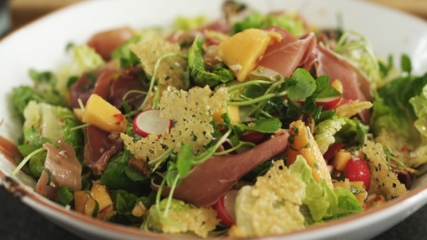 Smullen én Afvallen met Recepten Jeroen Meus | Rauwe Ham Salade met Meloensalsa